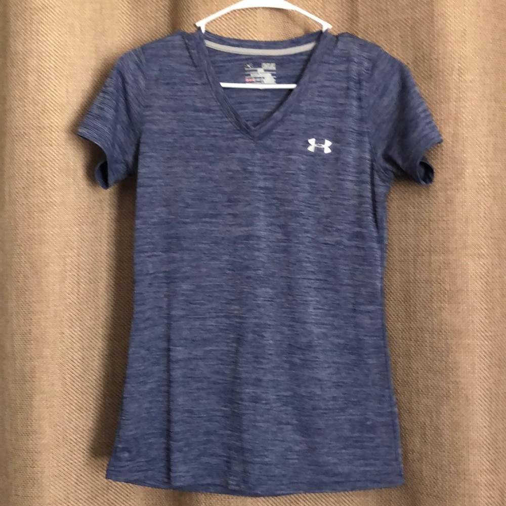 Med-UnderArmour athletic shirt